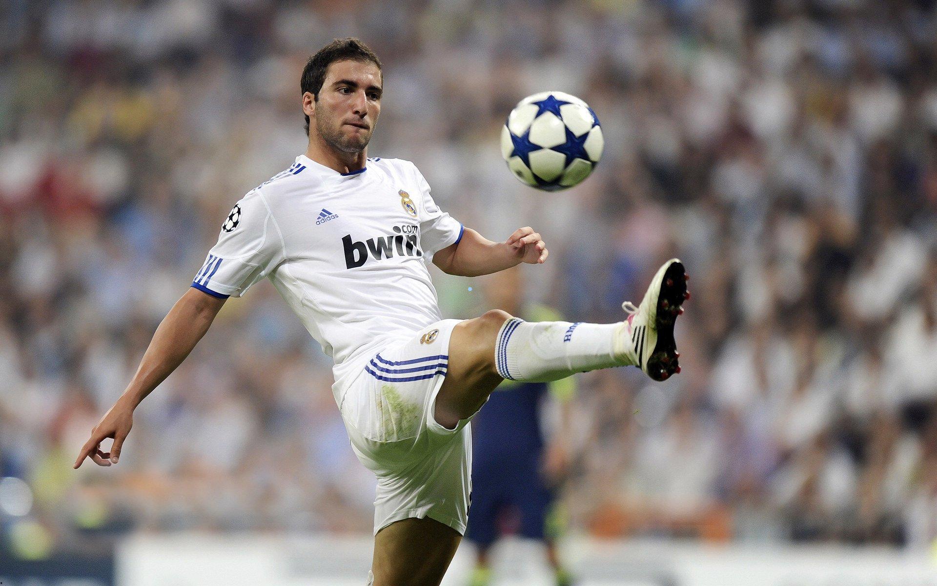 罗马诺揭示哈维英超雄心未涉曼联谈判 布鲁诺·费尔南德斯确认冬窗留守