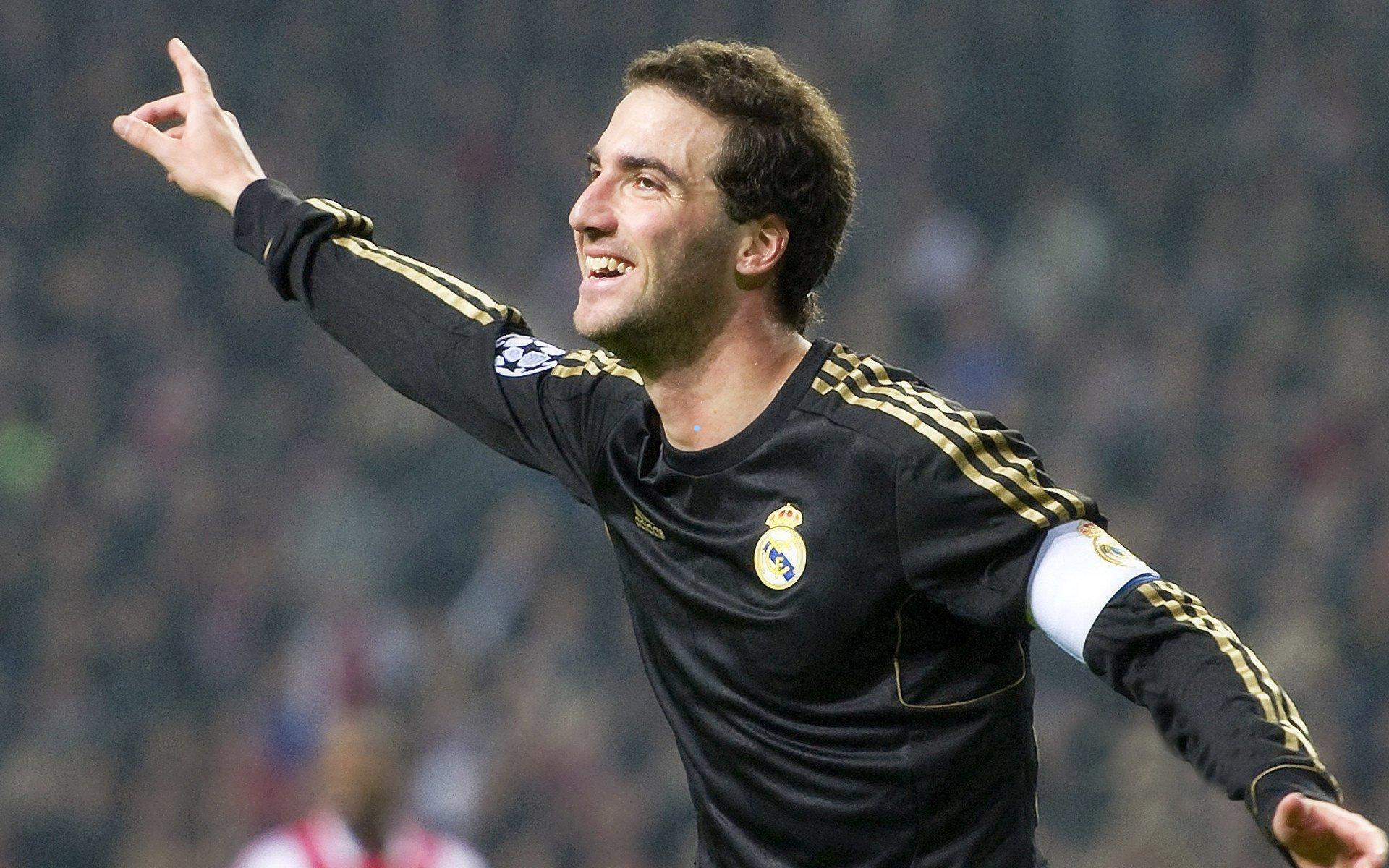 海星体育官网_无悔于心，不说再见！于汉超挥别绿茵赛场，开启教练生涯新旅程